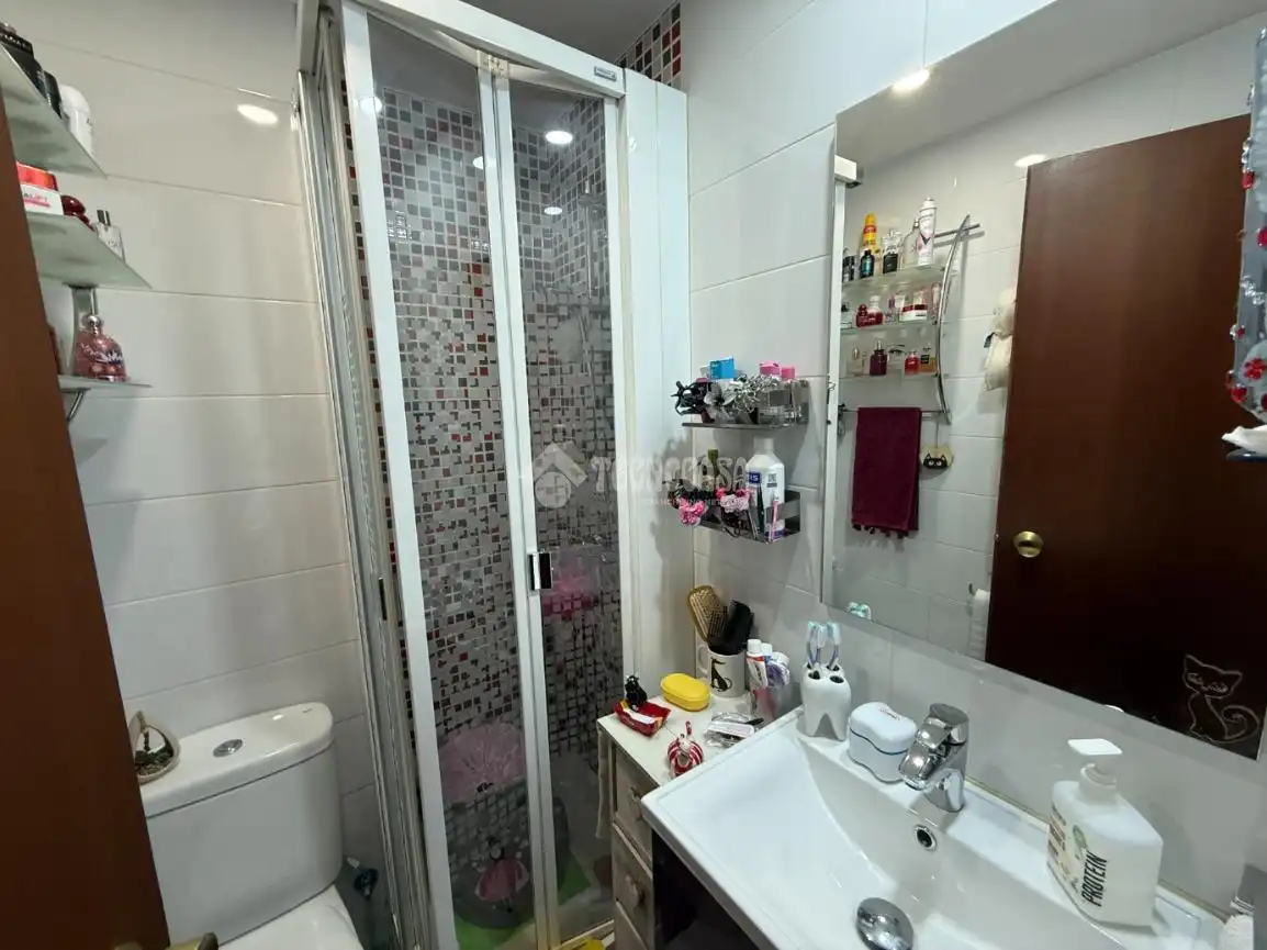 Bathroom of Flat for sale in Madrid  with Heating, Parquet flooring and Storage room