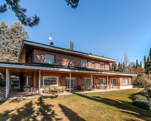 Vista exterior de Casa o xalet en venda en  Madrid Capital amb Calefacció, Jardí privat i Piscina