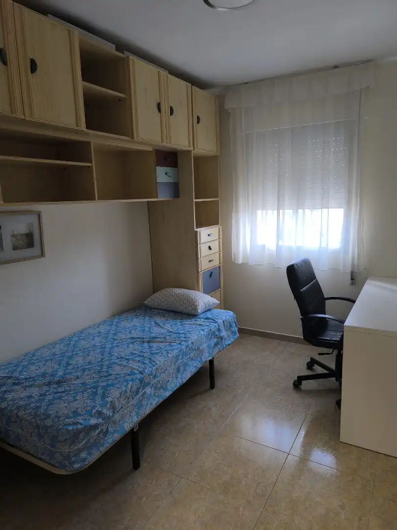 Habitación de Piso de alquiler en Melilla con Aire acondicionado, Amueblado y Horno