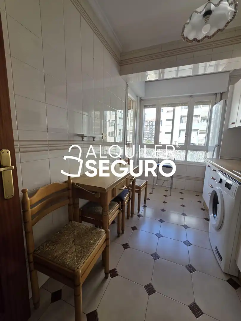Piso de alquiler en Burgos con Calefacción, Terraza y Amueblado