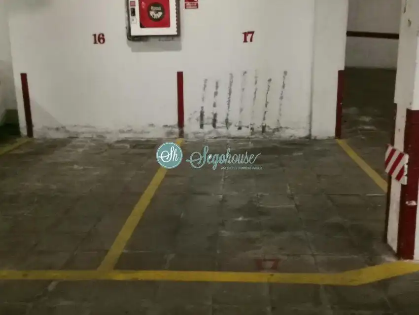 Parking de Piso en venta en Segovia con Calefacción, Parquet y Terraza