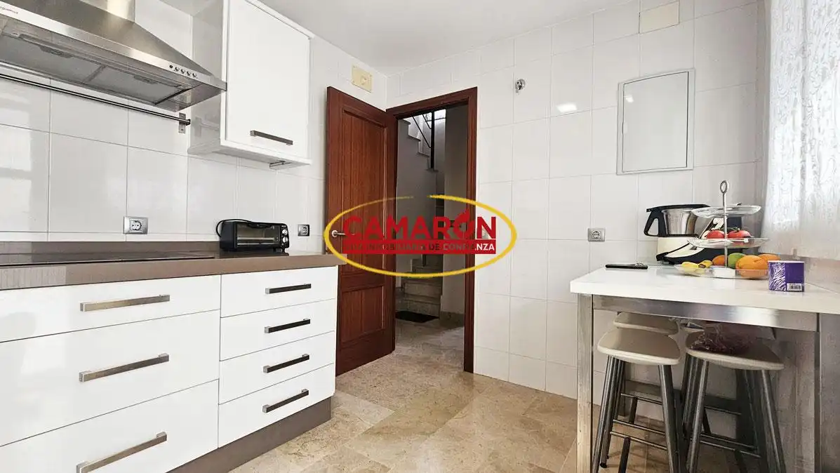 Cocina de Casa adosada en venta en La Puebla del Río con Trastero y Amueblado