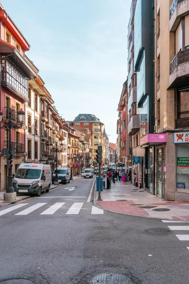 Vista exterior de Piso en venta en Oviedo  con Calefacción