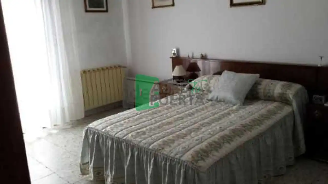 Bedroom of Houses for sale in Ourense Capital   with Heating, Private garden and Furnished
