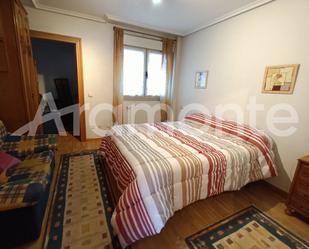 Bedroom of Flat to rent in Oviedo 