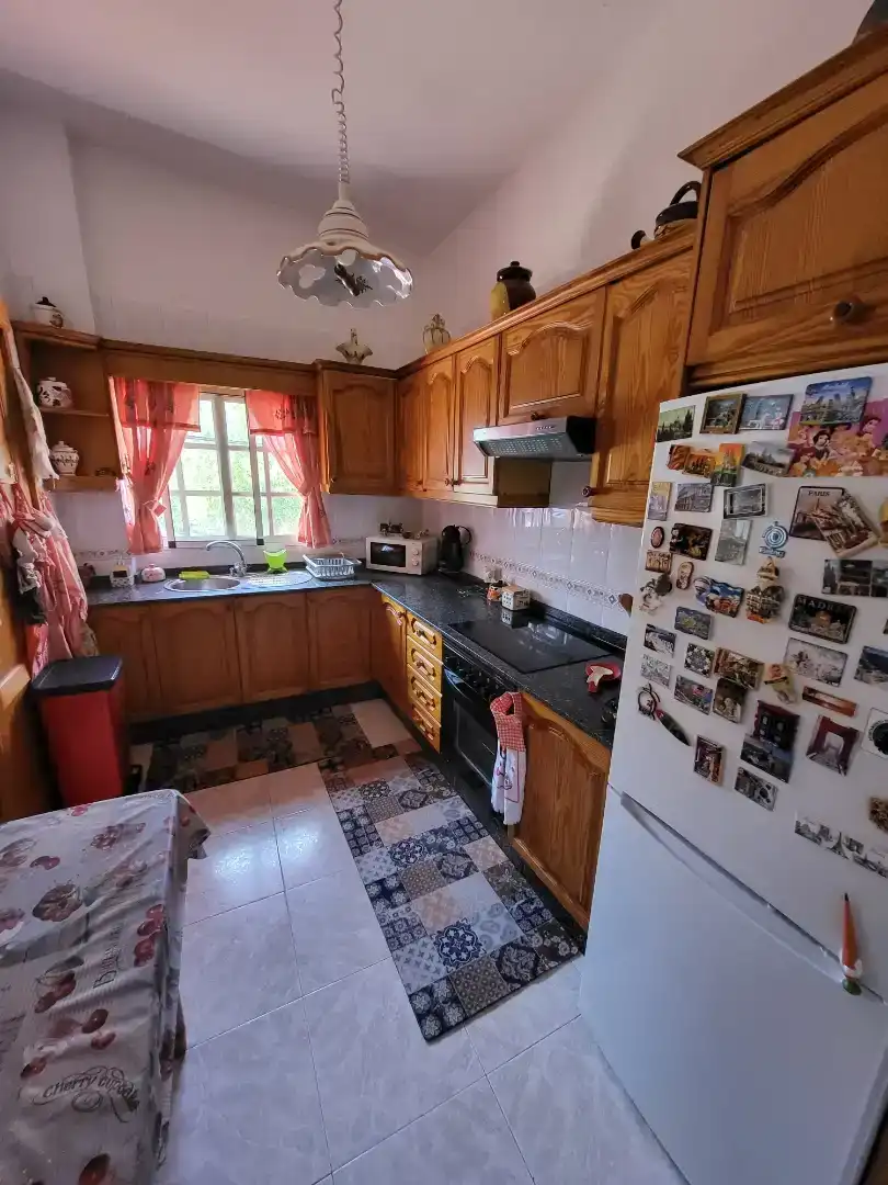 Cuina de Casa adosada en venda en El Pinar de El Hierro amb Moblat i Balcó