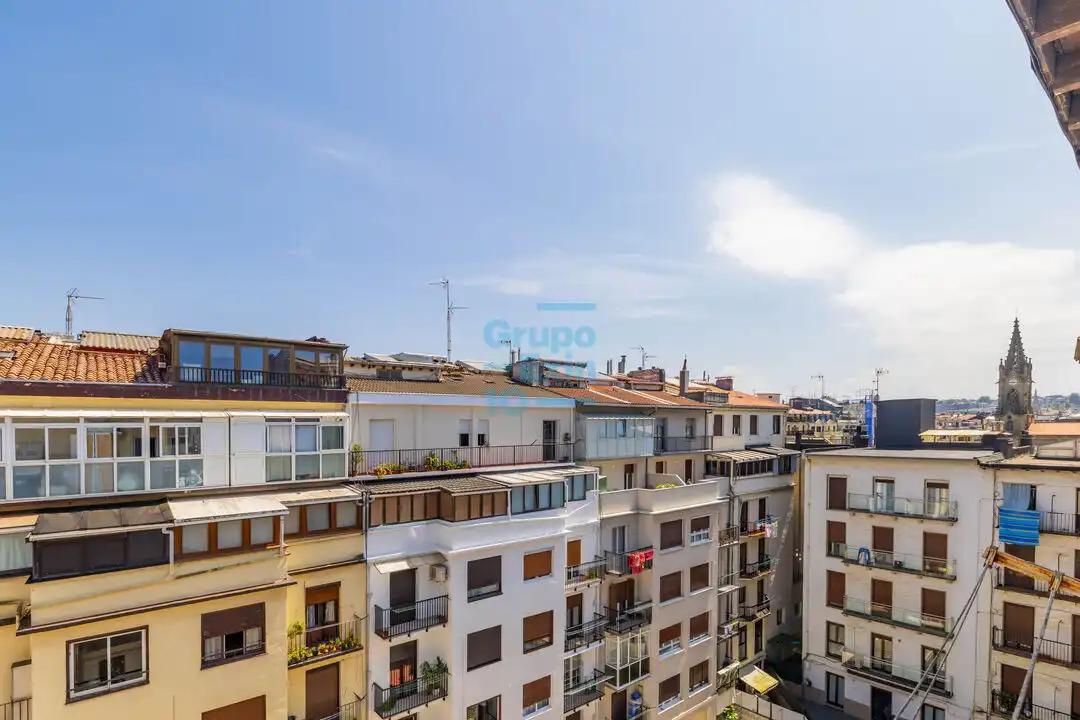 Vista exterior de Piso en venta en Donostia - San Sebastián  con Calefacción y Balcón
