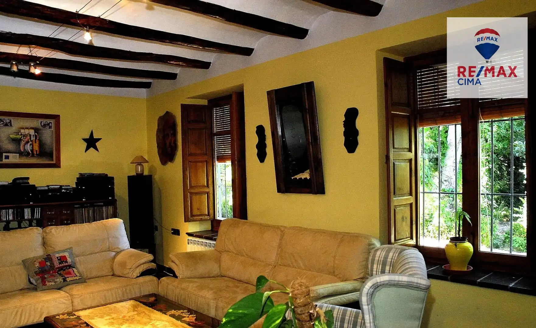 Sala d'estar de Casa o xalet en venda en Baza amb Aire condicionat, Calefacció i Jardí privat