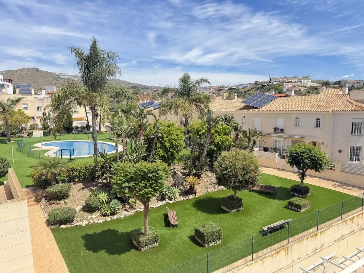 Vista exterior de Casa adosada en venta en Rincón de la Victoria con Aire acondicionado, Calefacción y Terraza