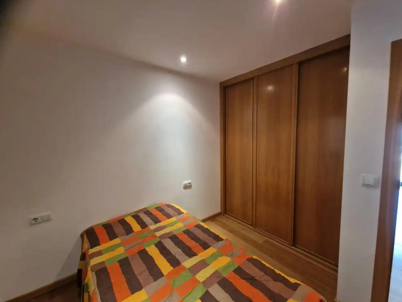 Dormitori de Pis de lloguer en Ourense Capital  amb Calefacció, Parquet i Terrassa