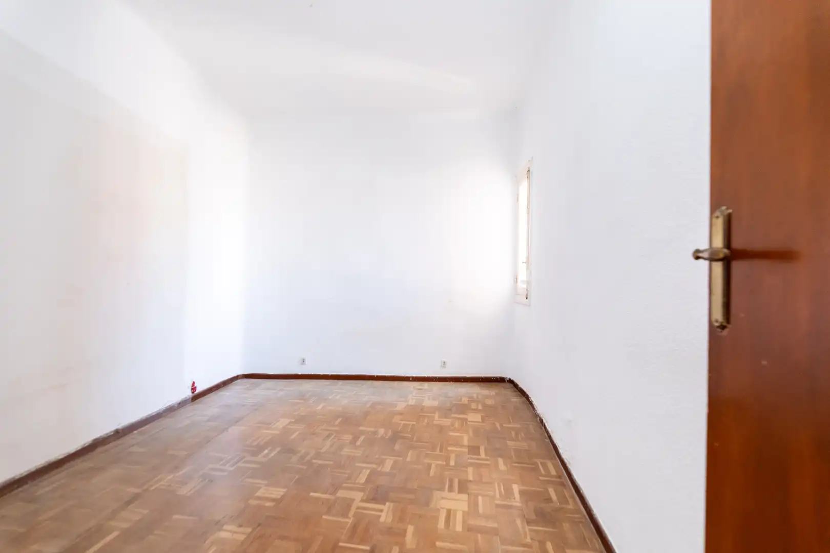 Habitación de Piso en venta en Madrid con Balcón