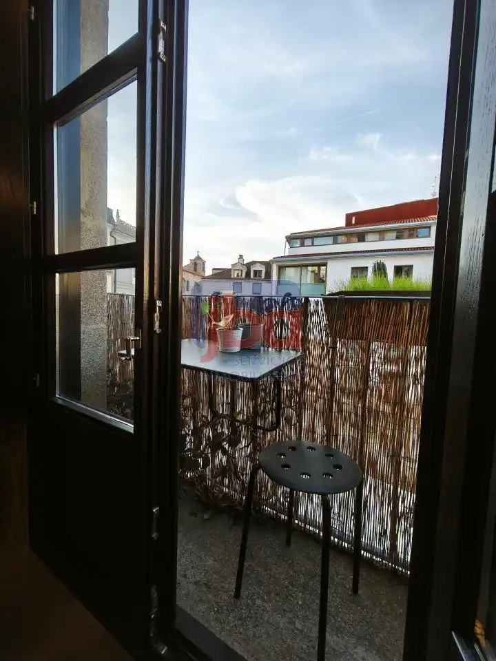 Terrassa de Apartament de lloguer en Ourense Capital  amb Calefacció, Moblat i Balcó