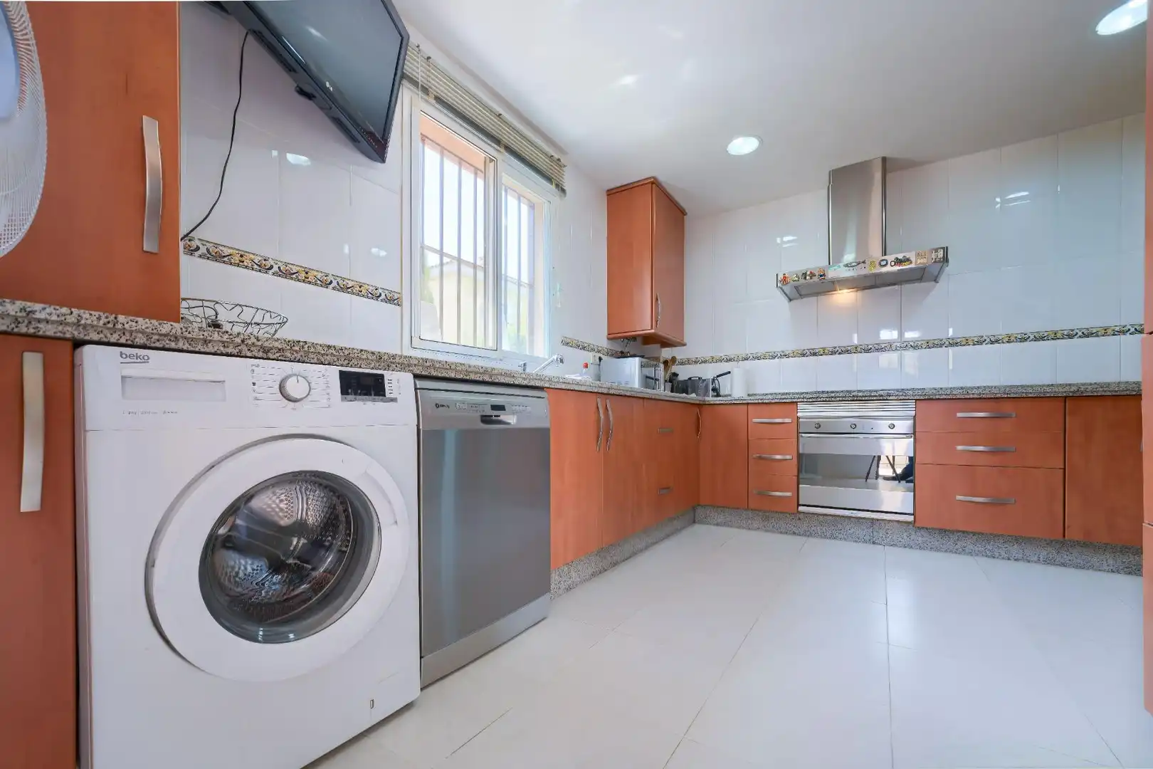 Kitchen of Houses for sale in Bollullos de la Mitación  with Air Conditioner and Community pool