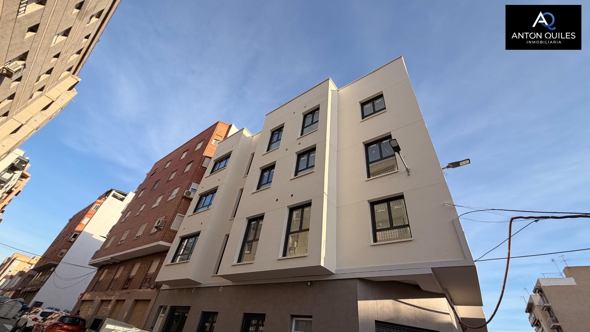 Vista exterior de Pis en venda en Elche / Elx amb Terrassa