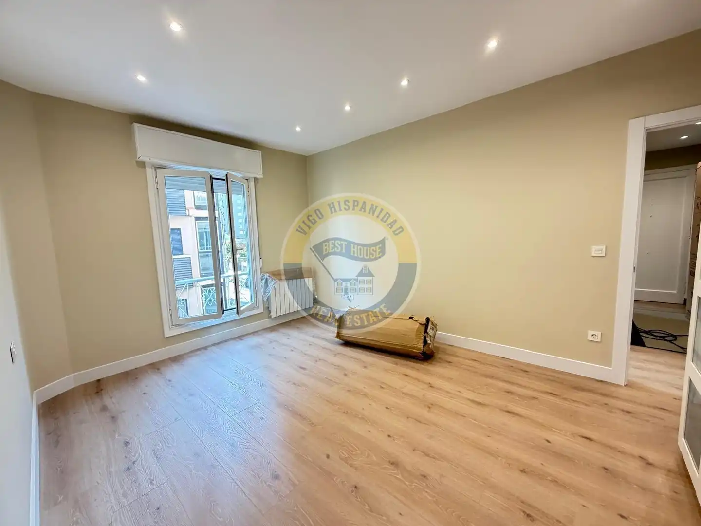Piso de alquiler en Vigo  con Calefacción, Parquet y Amueblado