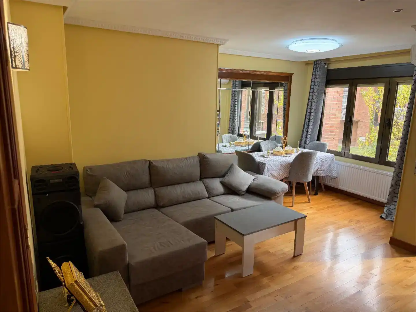 Sala d'estar de Pis en venda en Leganés amb Aire condicionat, Jardí privat i Parquet