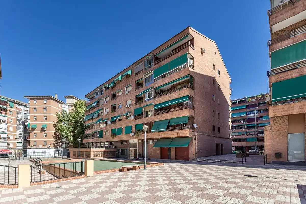 Vista exterior de Pis en venda en Granada amb Aire condicionat, Calefacció i Terrassa