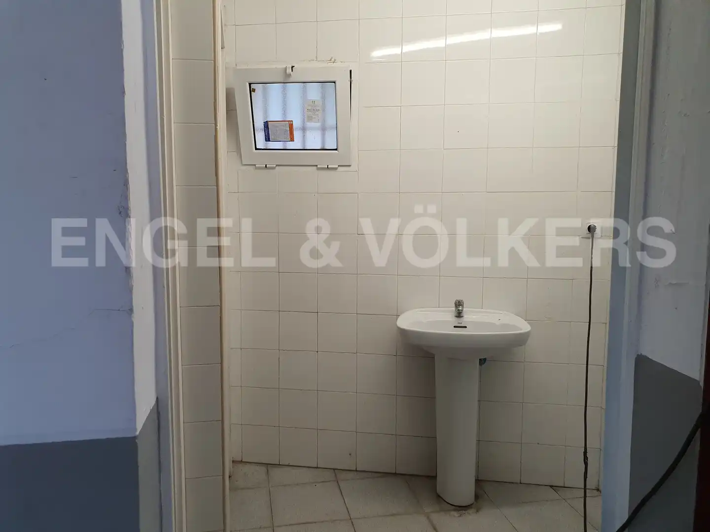 Badezimmer von Fabrikhallen zur Miete in Sant Just Desvern