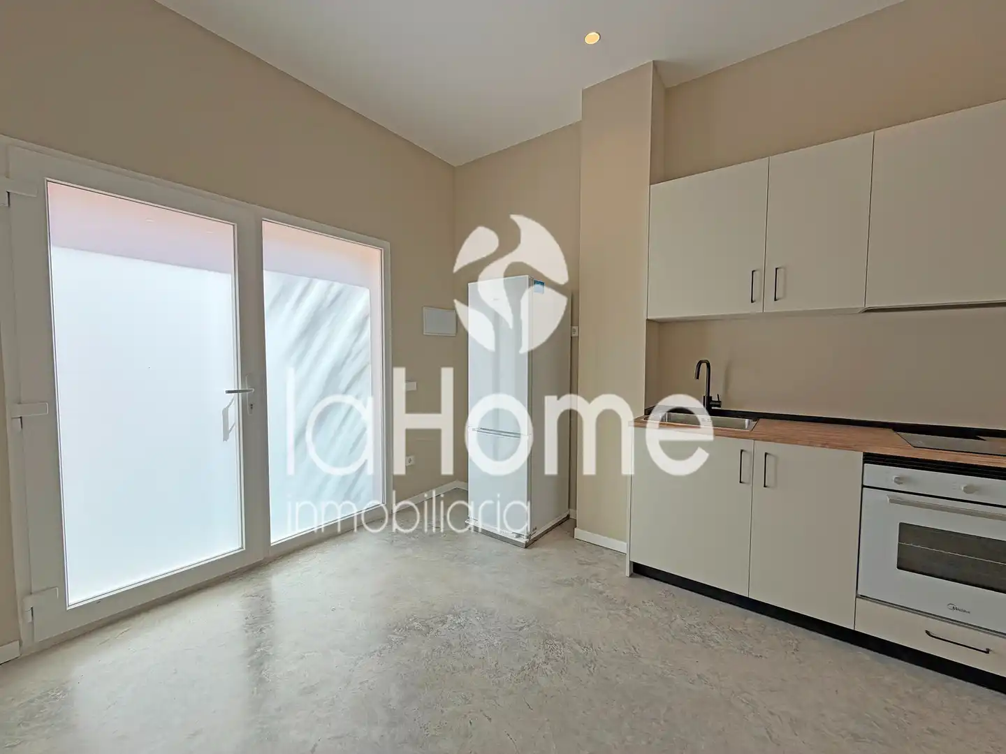 Loft zum Verkauf in Paterna mit Ofen