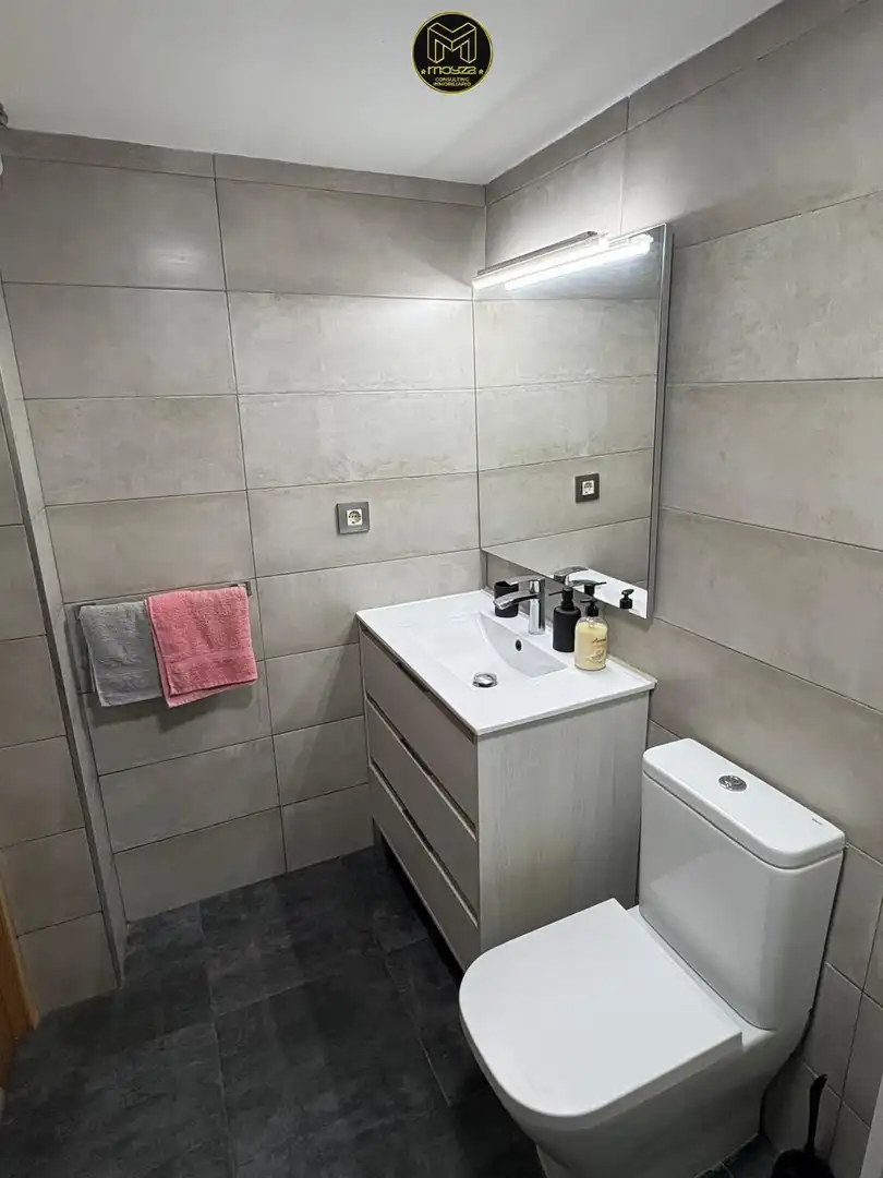 Bany de Pis en venda en Jaén amb Aire condicionat, Moblat i Balcó