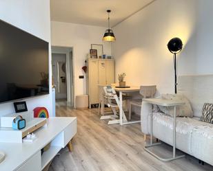 Living room of Flat for sale in  Barcelona Capital  with Air Conditioner, Heating and Parquet flooring