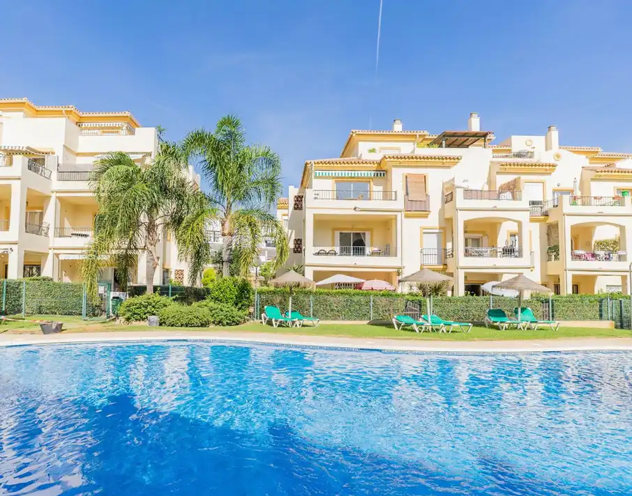 Pis amb piscina en venda a Riviera del Sol