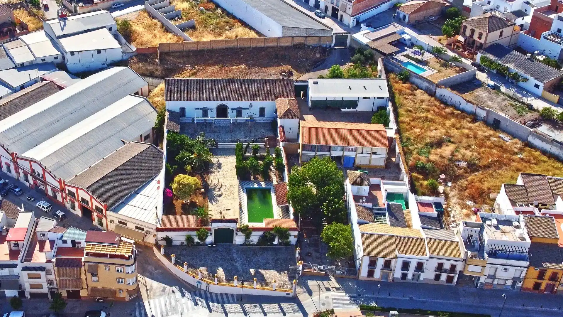 Vista exterior de Nave industrial en venta en Aguilar de la Frontera