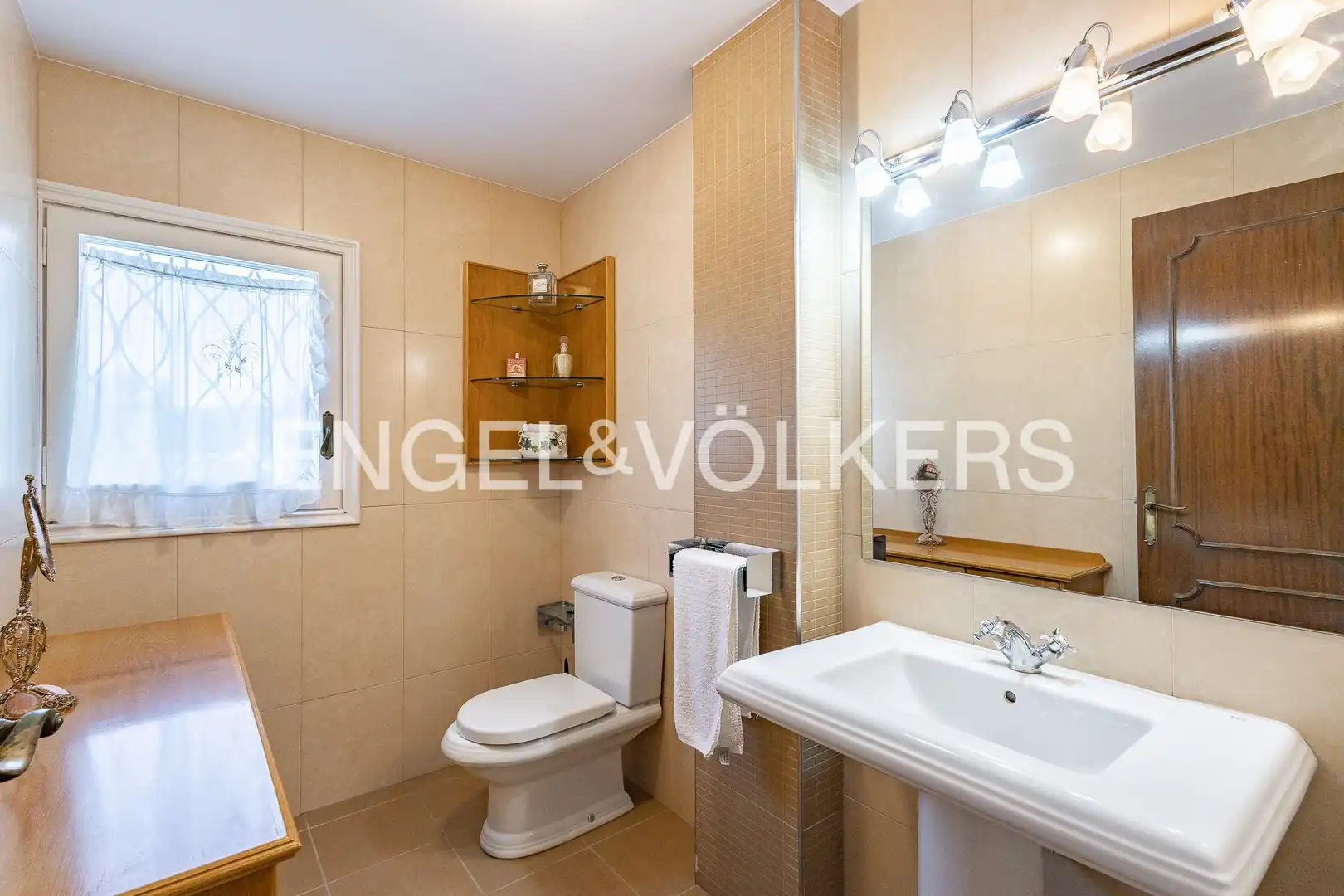 Baño de Casa o chalet de alquiler en Gavà con Aire acondicionado, Calefacción y Jardín privado