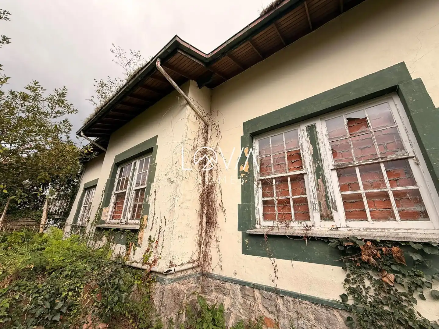 Vista exterior de Casa o xalet en venda en El Carbayedo - El Quirinal