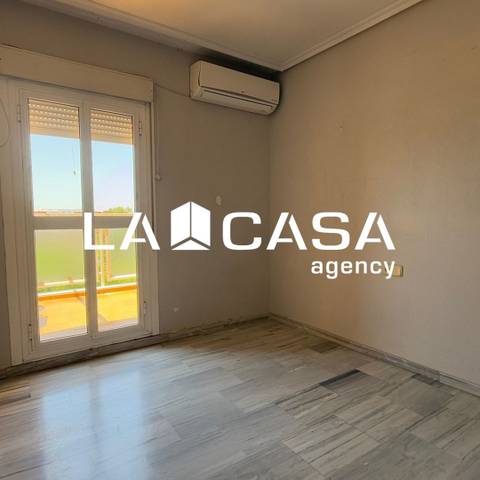 Piso en Venta en Calle Cueva de Menga en Urbadiez - Entrepuentes