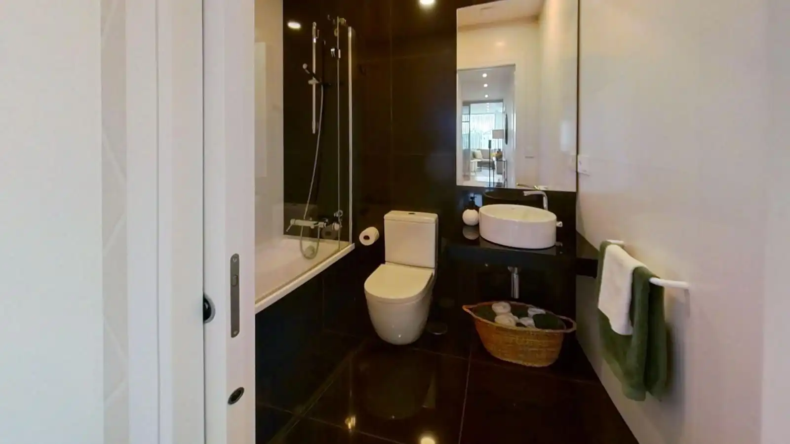 Bathroom of Flat for sale in Santiago de Compostela   with Air Conditioner, Heating and Terrace