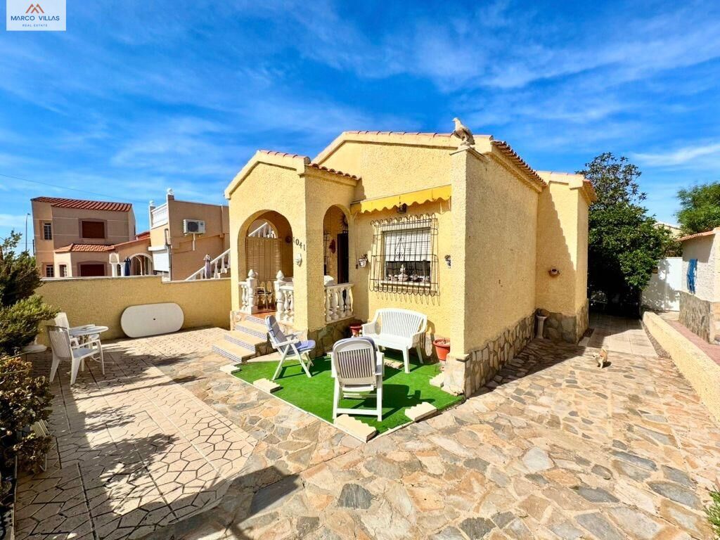 Vista exterior de Casa o chalet en venta en San Fulgencio con Jardín privado