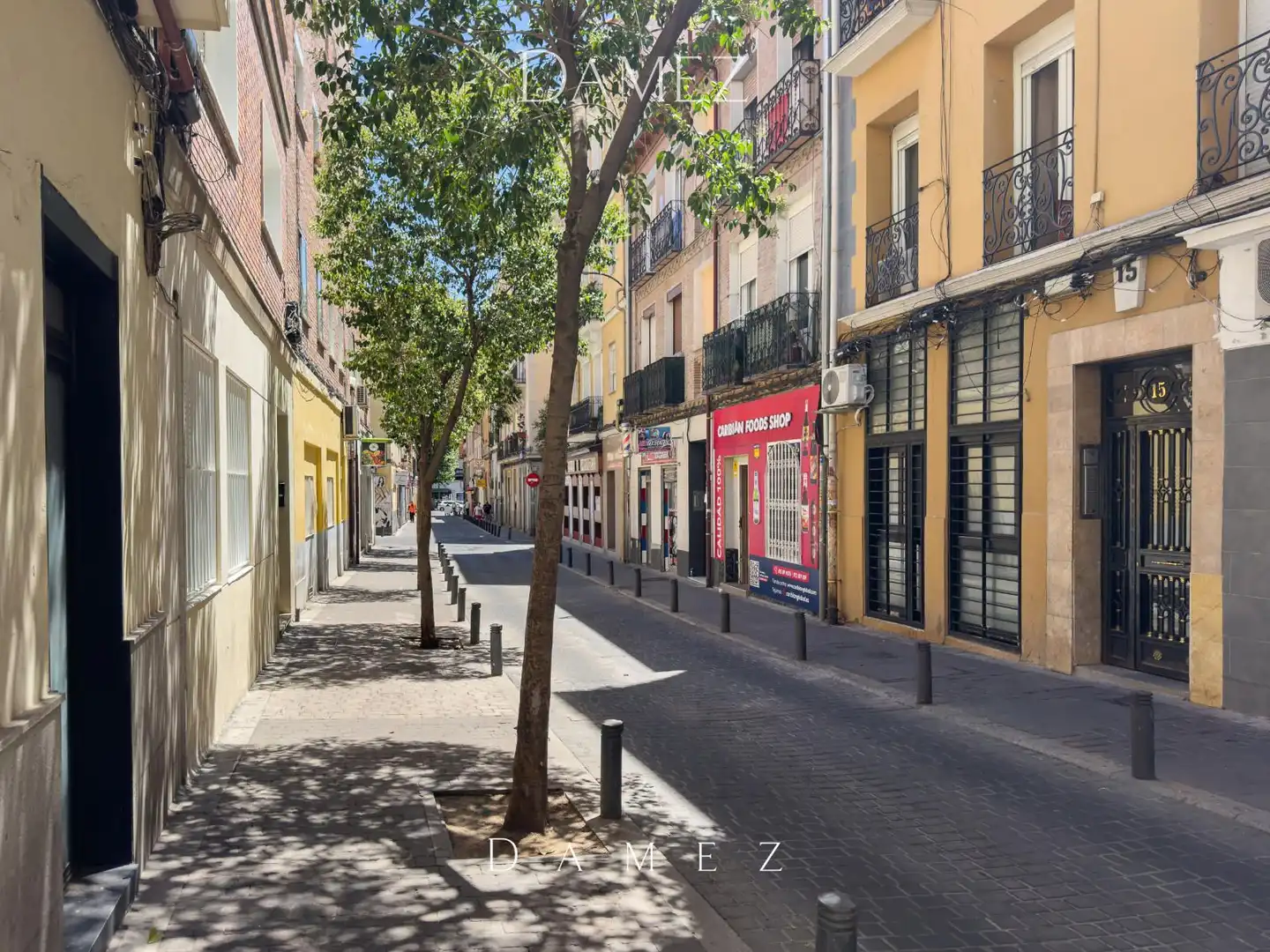 Vista exterior de Piso en venta en Madrid con Terraza y Alarma