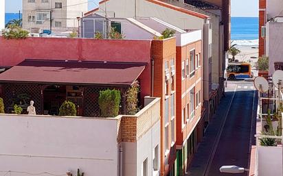 Vista exterior de Pis en venda en Sagunto / Sagunt amb Aire condicionat, Terrassa i Balcó