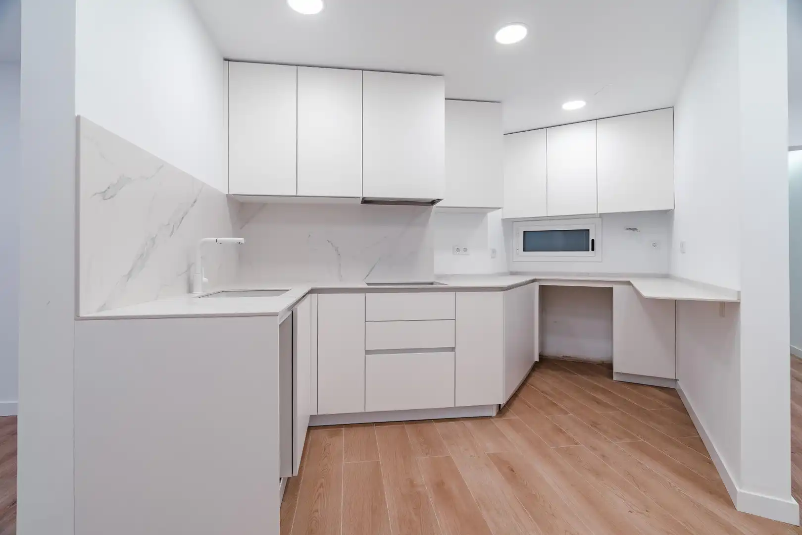 Küche von Wohnung zum Verkauf in Tarragona mit Klimaanlage und Balkon