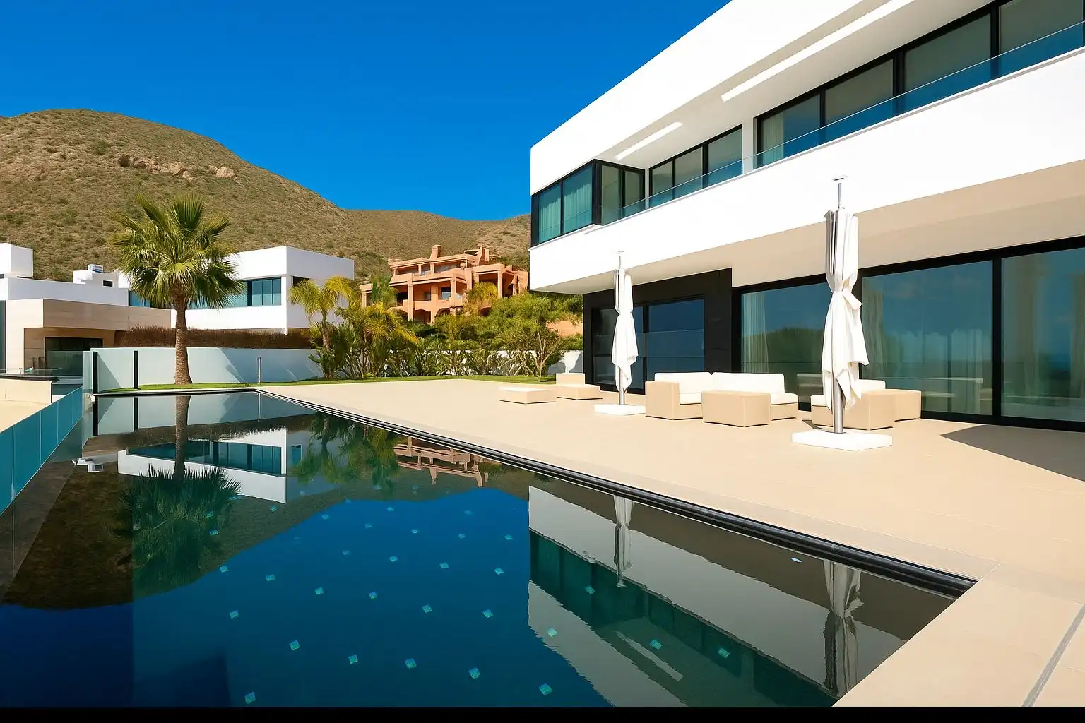 Xalet amb piscina en venda a Golf Bahía