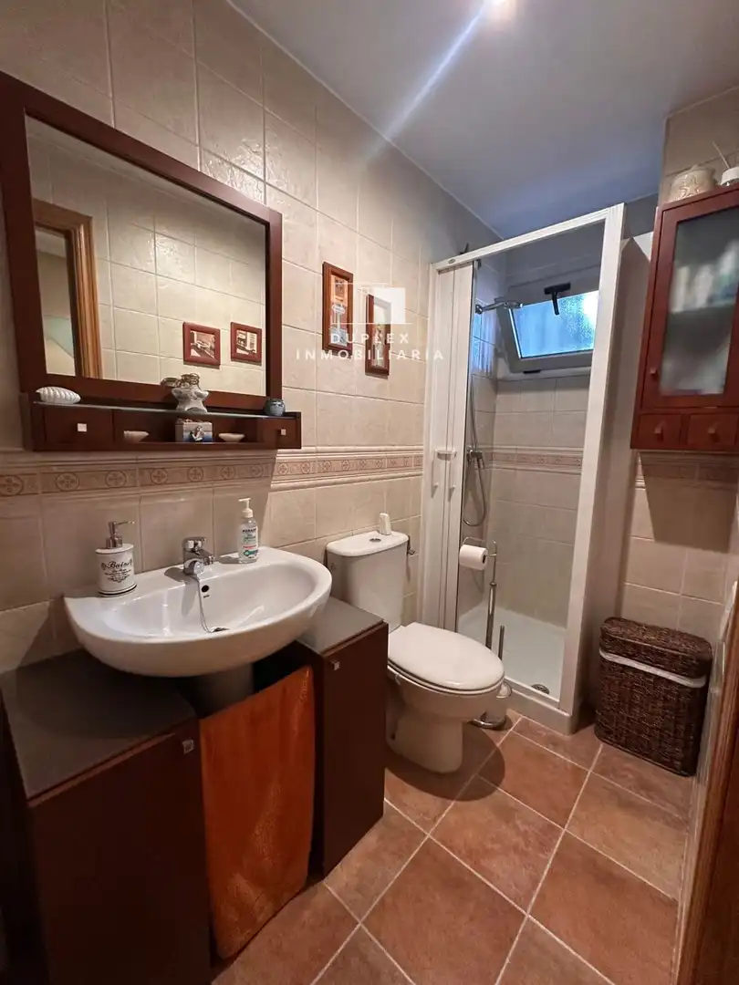 Baño de Casa adosada en venta en Cuenca con Calefacción, Terraza y Amueblado
