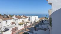 Vista exterior de Casa adosada en venda en Benalmádena amb Aire condicionat, Terrassa i Piscina