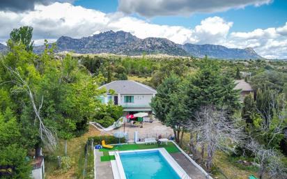 Vista exterior de Casa o xalet en venda en Cabanillas de la Sierra amb Terrassa