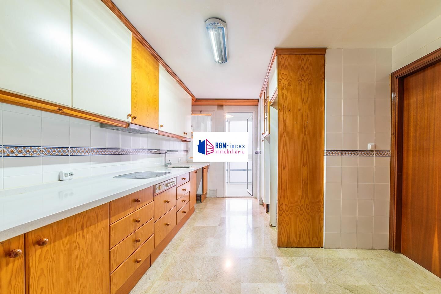 Kitchen of Flat for sale in  Sevilla Capital  with Heating, Parquet flooring and Terrace