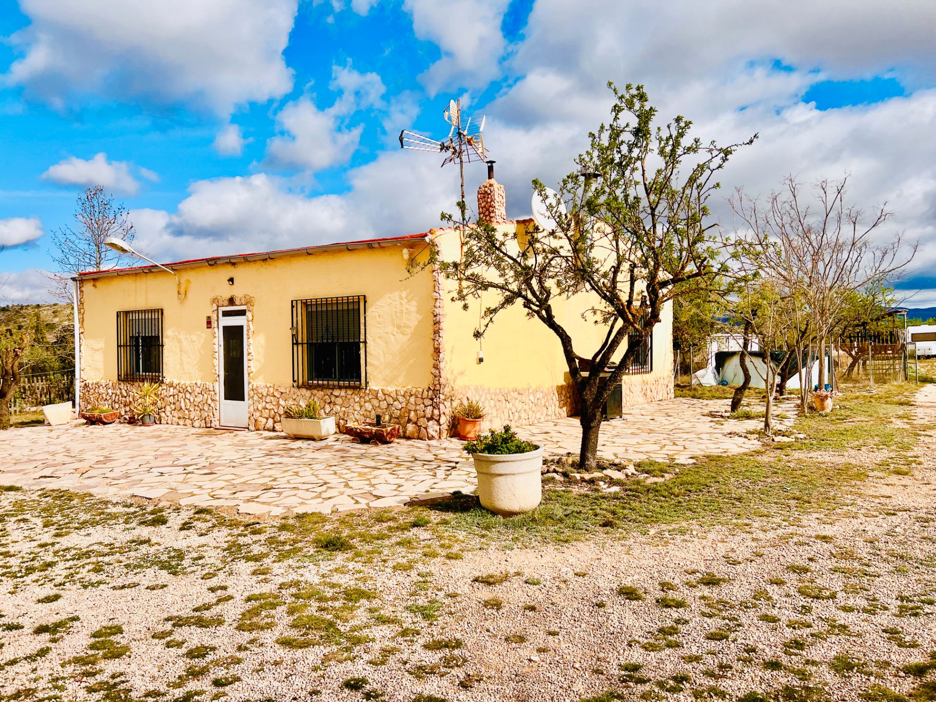 Vista exterior de Finca rústica en venda en Salinas amb Jardí privat, Forn i Alarma