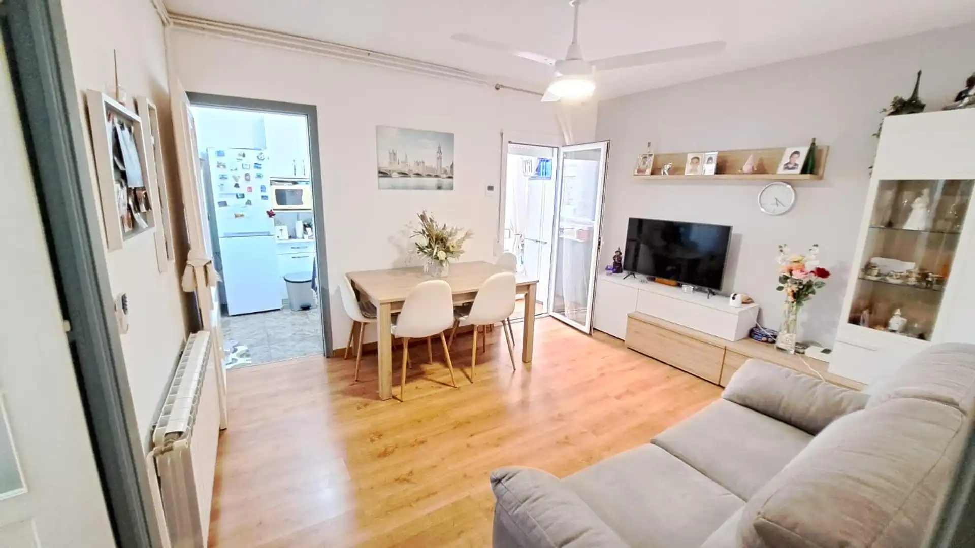 Sala de estar de Piso en venta en Pineda de Mar con Calefacción, Parquet y Trastero