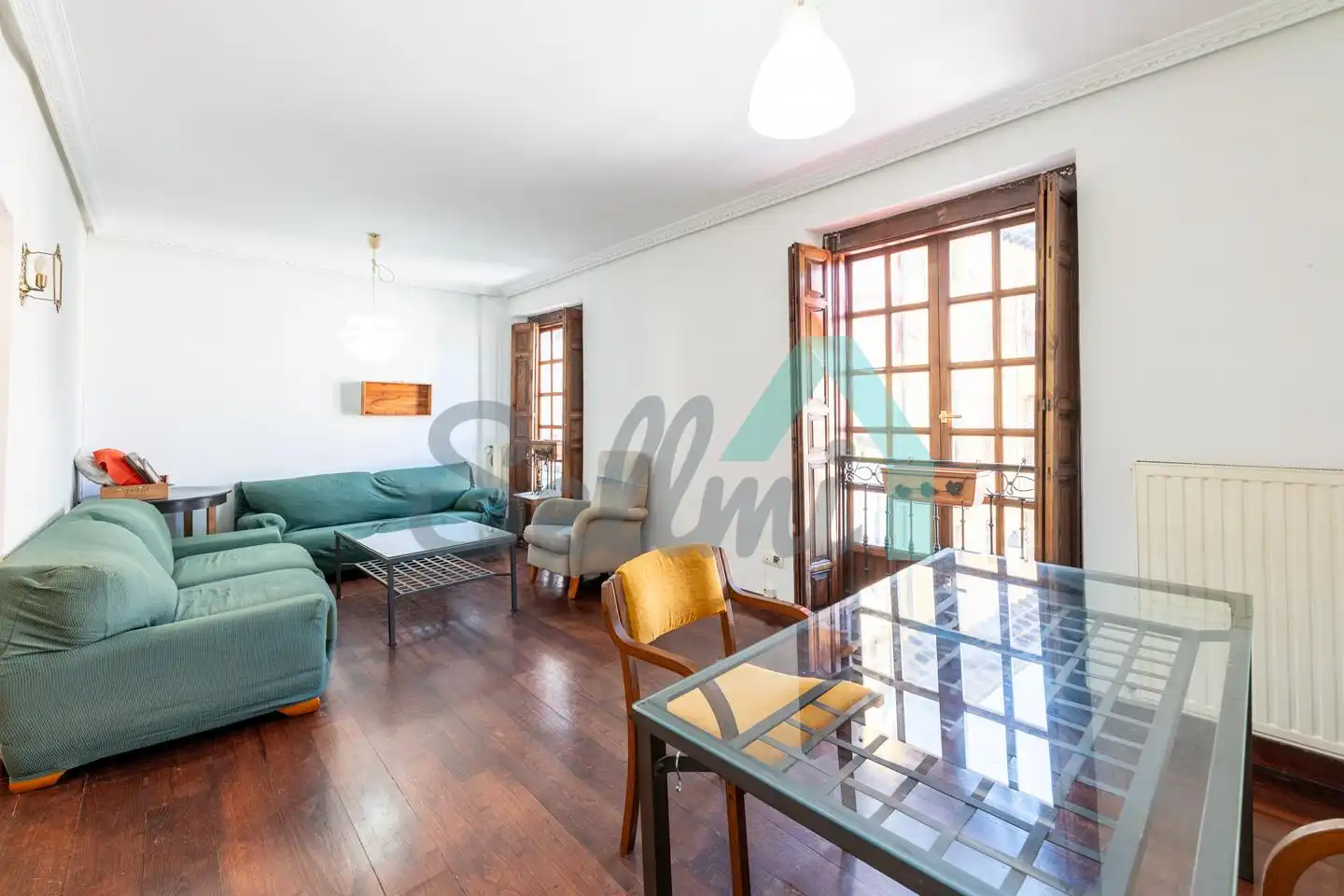 Sala d'estar de Dúplex en venda en Oviedo  amb Calefacció, Parquet i Balcó