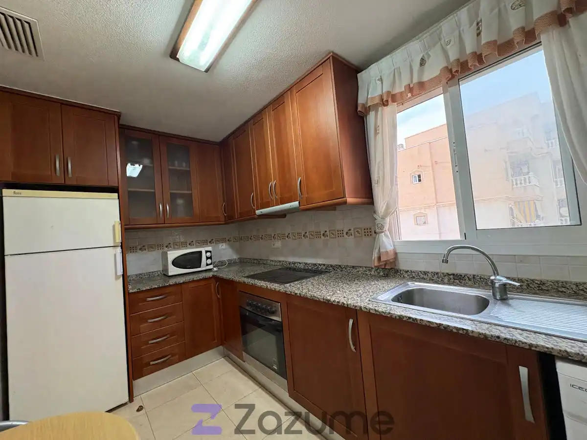 Cocina de Piso de alquiler en Torrevieja con Aire acondicionado, Calefacción y Terraza