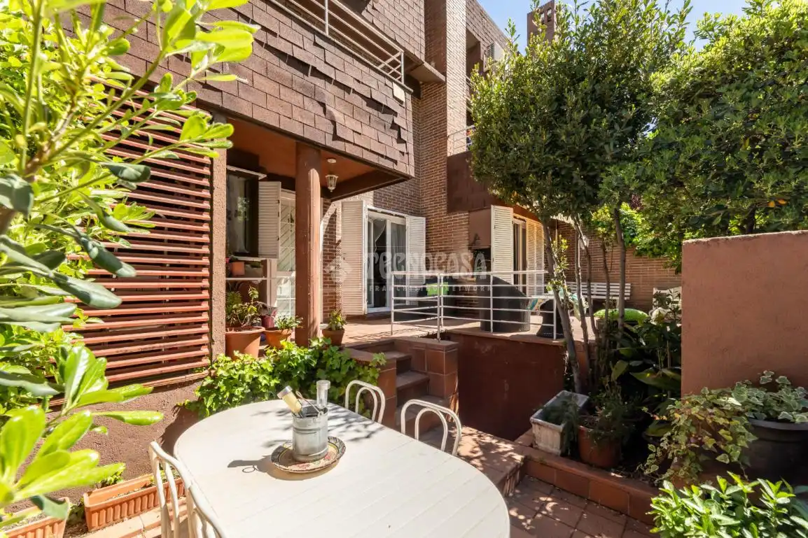 Vista exterior de Casa adosada en venta en Las Rozas de Madrid con Aire acondicionado, Calefacción y Terraza