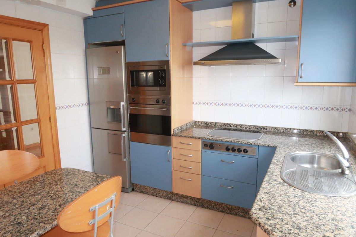 Cuina de Apartament en venda en A Coruña Capital  amb Calefacció, Parquet i Traster
