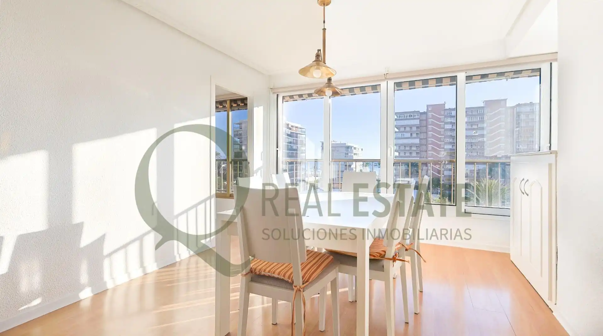 Wohnung zum Verkauf in Alicante / Alacant mit Heizung, Privatgarten und Terrasse