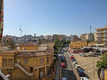 Pis amb balcó en venda a Príncep de Viana - Clot - Xalets Humbert Torres