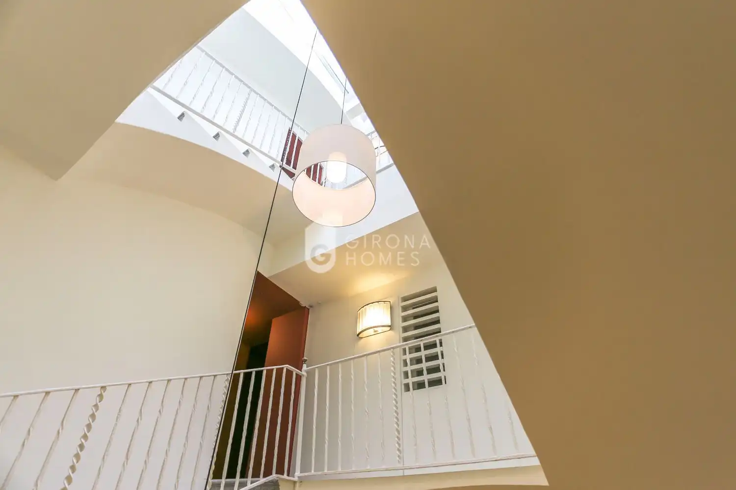 Attic for rent in Girona  with Air Conditioner, Heating and Pets allowed
