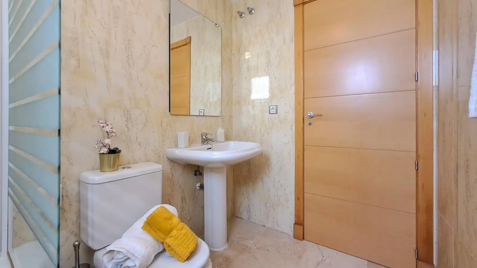 Baño de Apartamento en venta en Casares con Jardín privado, Terraza y Amueblado